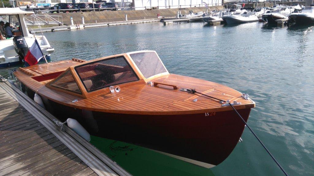 Black Pepper Bahama 24 | Vintage Runabout